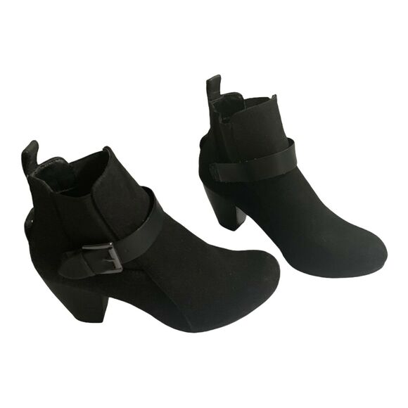 Judith(TM) Boots Ankle Suede Women's Size 6 Black Elastic Goring Detail - Picture 1 of 7